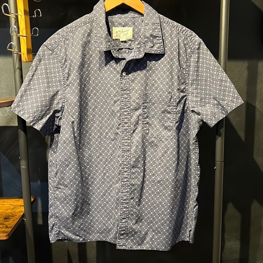 Vintage classic short sleeve American Eagle blue Size XL  very cool shirt 😎